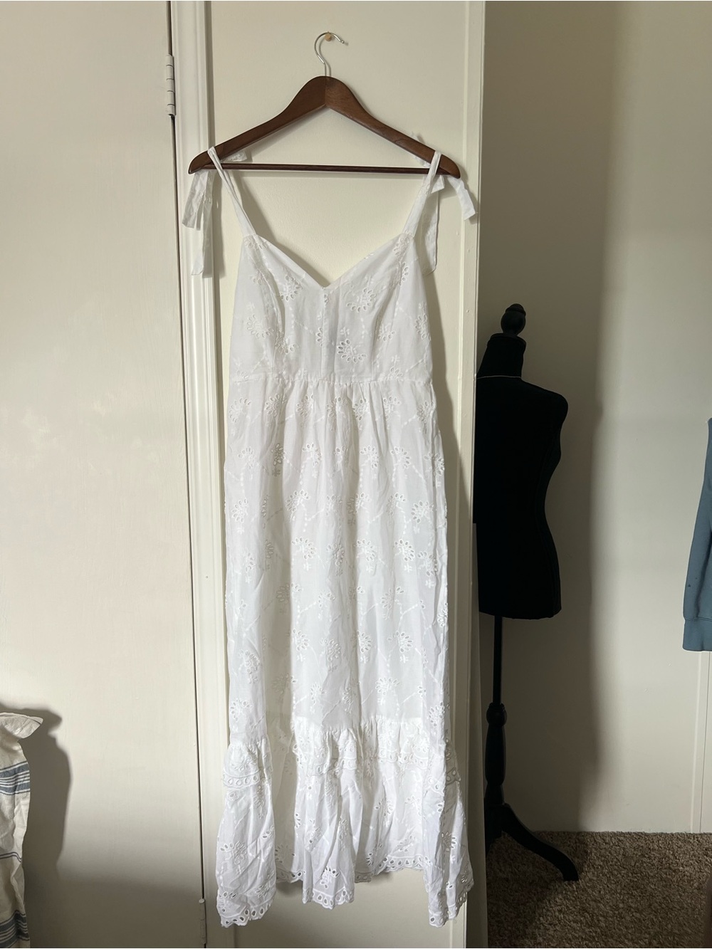 Taylor White Eyelet Tie Strap Maxi Dress Size 2 Cottagecore Boho - Picture 2 of 6